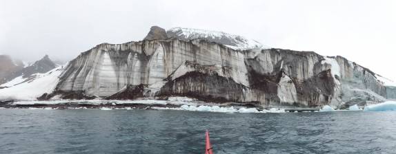 O cenário imponente de Brown Bluff, na Antártida continental